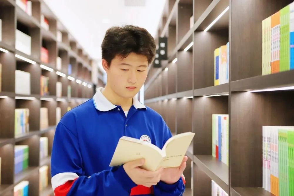 榜样的力量---麓高首届阳光学生